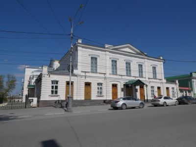 Здание театра