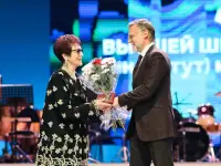 Кирилл Бычков поздравил с юбилеем Высшую школу музыки Якутии