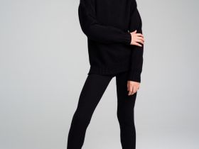 Свитер трикотажный для девочек