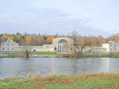 Музыкальный павильон с конными скульптурными группами, 1819-1823 гг., 1846 г., XX в., архитекторы Д.И.Жилярди, А.О.Жилярди, скульптор П.К.Клодт