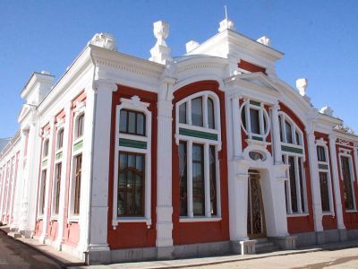 Дом, в котором 13 ноября 1920 г. состоялся Чрезвычайный съезд народов Дагестана, провозгласивший Дагестан Автономной Советской Социалистической Республикой