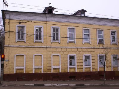 Двухэтажный каменный дом