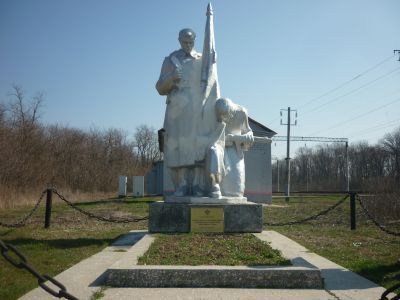 Братская могила 2 советских воинов, погибших в бою с фашистскими захватчиками
