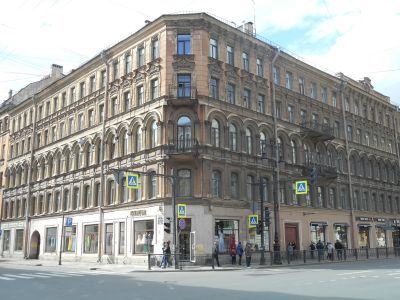 Дом, где с 1881 по 1890 г. жил художественный критик Стасов Владимир Васильевич (б. кв. 6)