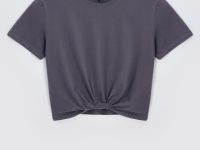 Футболка с узлом