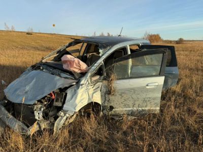 В Якутске автомобиль съехал с дороги и опрокинулся. Водитель погиб на месте