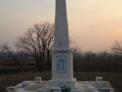 Братская могила советских воинов, погибших в период Сталинградской битвы