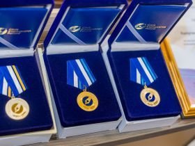 Секретарь СЖР Владимир Касютин вручил награды липецким журналистам