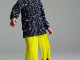 Куртка текстильная с полиуретановым покрытием для девочек (ветровка)