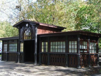 Чугунный павильон трамвайной остановки, первая четверть XX в.