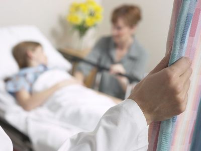 Подписан закон, наделяющий одного из родителей ребенка-инвалида правом на совместную госпитализацию с ребенком