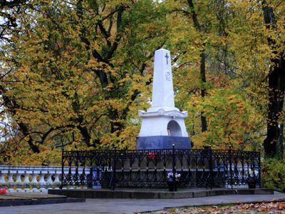 Некрополь Ганнибалов-Пушкиных в Свято-Успенском Святогорском монастыре