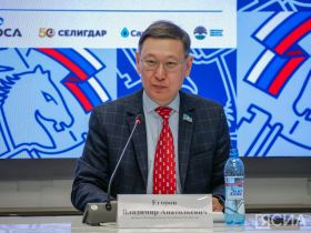 Презентованы медали и чорон абсолютного победителя Кубка главы Якутии по шахматам