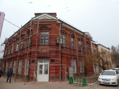 Здание, в котором в мае-июне 1942 г. размещался штаб Южного фронта, в июле-декабре (1945-1946 гг.) размещался штаб 5 Донского казачьего кавалерийского корпуса