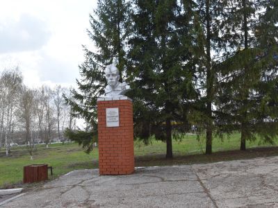 Бюст Героя Советского Союза рядового С.М. Смоленского