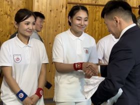 На помост мас-рестлинга вышла полиция Монголии!