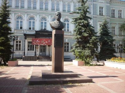 Бюст дважды Героя Социалистического Труда Н.Н.Боголюбова