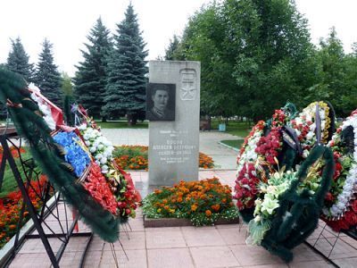 Могила Босова Алексея Петровича (1910-1941), танкиста, Героя Советского Союза