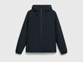 Утеплённая куртка с капюшоном, Черный