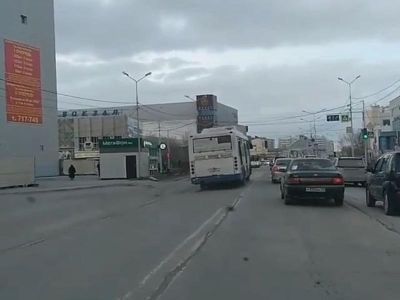 В Якутске наказан водитель автобуса. Опасное нарушение ПДД попало в соцсети