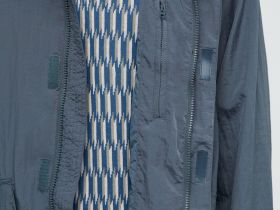 Ветровка с капюшоном свободного силуэта