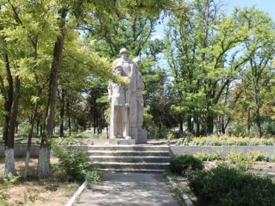 Памятный знак в честь воинов-односельчан, погибших в годы Великой Отечественной войны