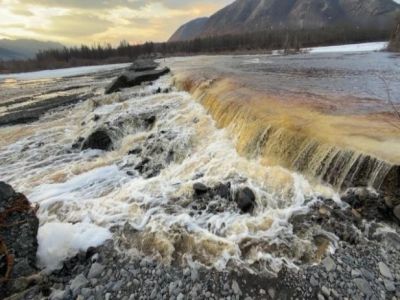 Участок автодороги «Оймякон» размыло талыми водами
