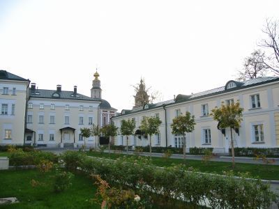 Два дома с двумя флигелями и воротами