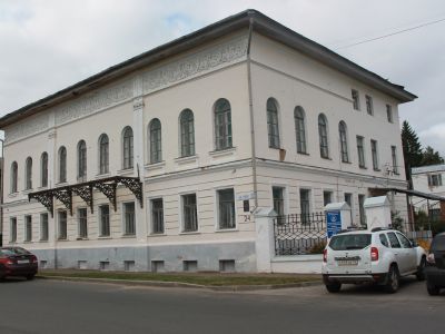 Дом жилой Набатова (здание торговой школы). Здесь учился ученый гидролог Д.И. Кочергин