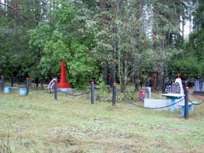 Братское захоронение советских воинов и мирных жителей, участвовавших в оборонительных работах в 1941 г.