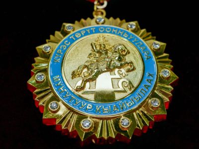 В Якутске презентовали медали и экипировку Игр Манчаары