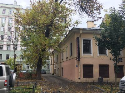 Два жилых флигеля