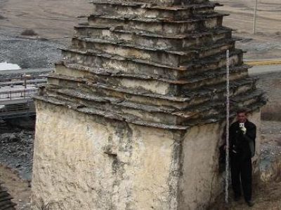 Наземный башенный склеп с пирамидальной ступенчатой кровлей 3