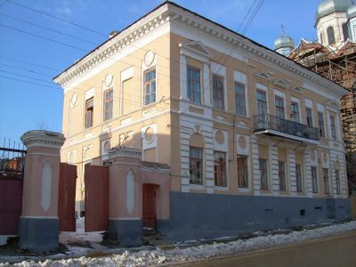 Жилой двухэтажный каменный дом