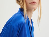 Блузка с v-образным вырезом свободного силуэта