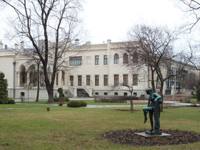 Дворовая скульптура