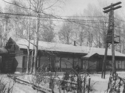 Два деревянных корпуса железнодорожной больницы 1914 год