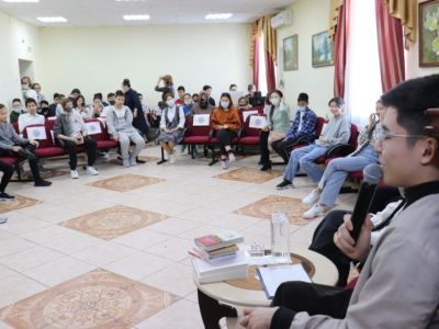 Учащиеся коррекционной школы Якутии провели Международный день чтения вслух со своим кумиром