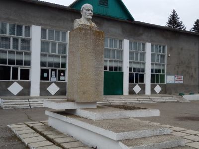 Памятник В.И. Ленину