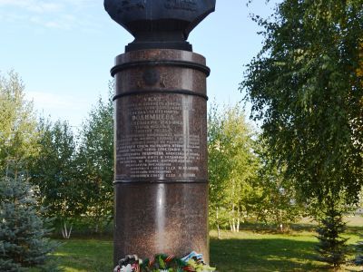 Бюст дважды Героя Советского Союза А.И.Родимцева