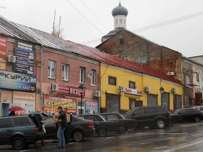 Жилой дом с лавками