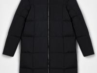 Пуховое пальто с капюшоном и воротником-стойкой