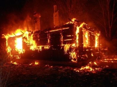 В Ленске после пожара в жилом доме обнаружен труп мужчины