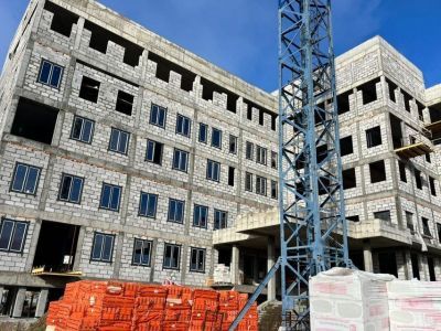 Здание новой поликлиники в Гагаринском округе Якутска готово на 48%