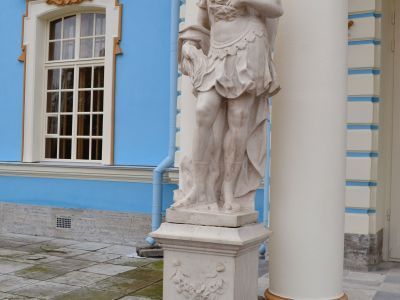 Статуя "Любовь к Родине"