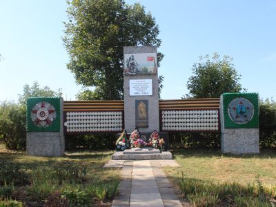 Памятник советским воинам, погибшим на фронтах Великой Отечественной войны