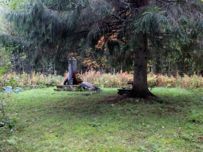 Братское кладбище советских воинов, погибших в 1941-44 гг.