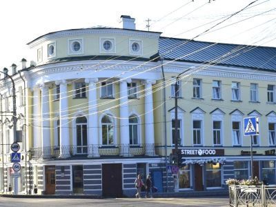 Дом жилой П.Я.Казаринова (Карцевых, гостиница "Старый двор"). Здесь останавливался русский советский писатель А.С.Новиков-Прибой. Здесь жили видные деятели революции. Здесь размещался 1-й губком РКСМ