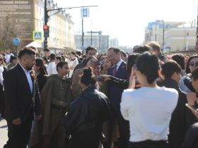 Глава Якутии принял участие в праздничных мероприятиях проекта «Проспект Победы»