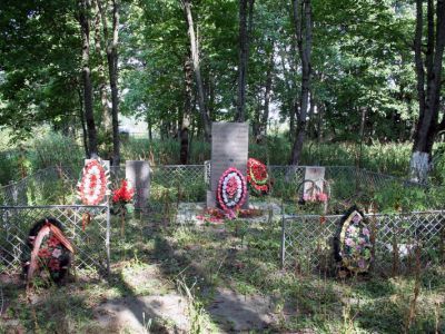 Братское захоронение советских воинов, погибших в 1941-1944 гг.